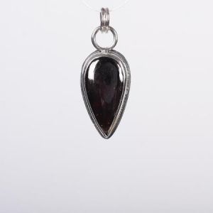 Granat, wisior